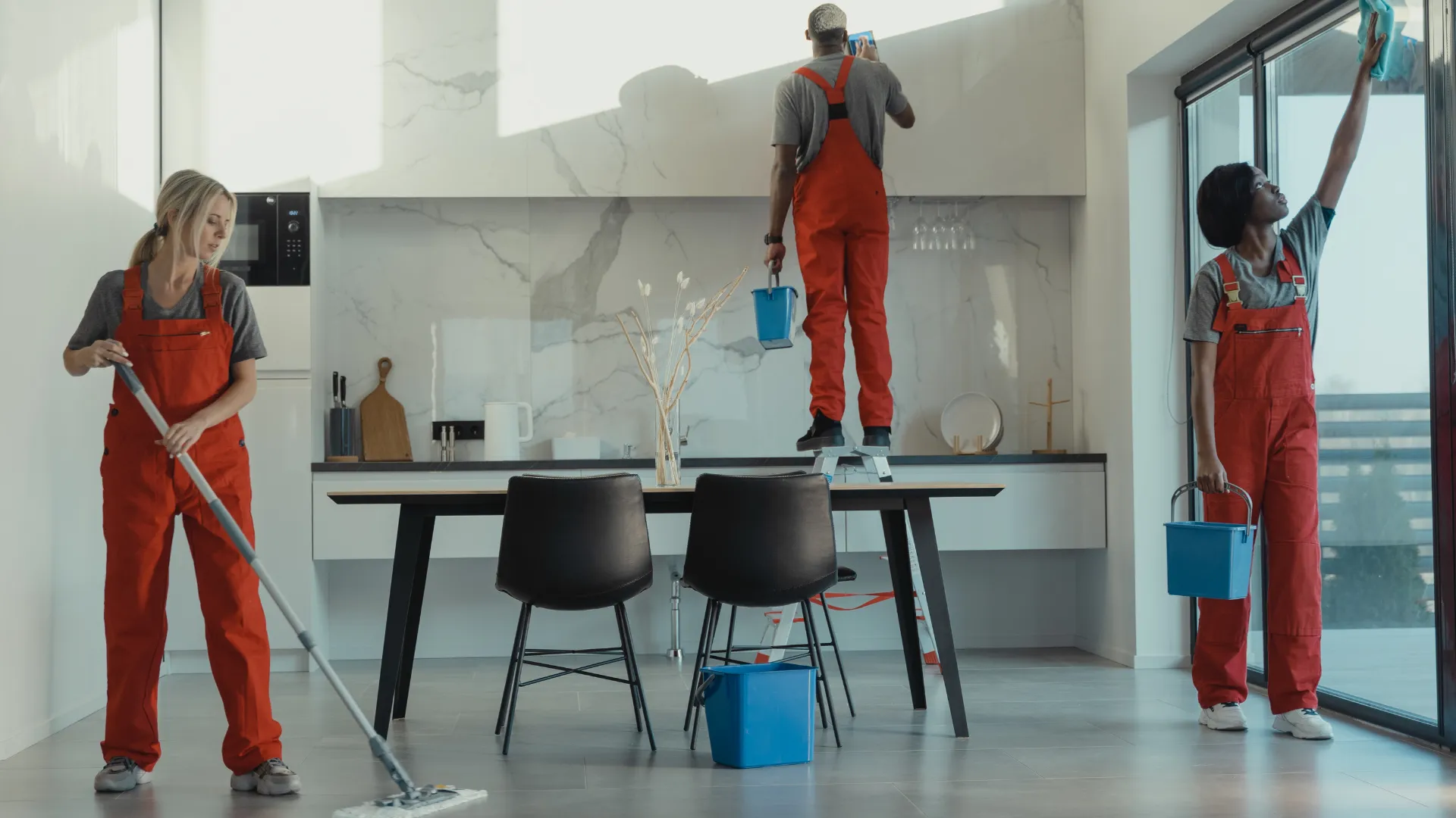 Ankleideraumraeumung Winterthur Video - Professionelle Raeumung von begehbaren Kleiderschraenken