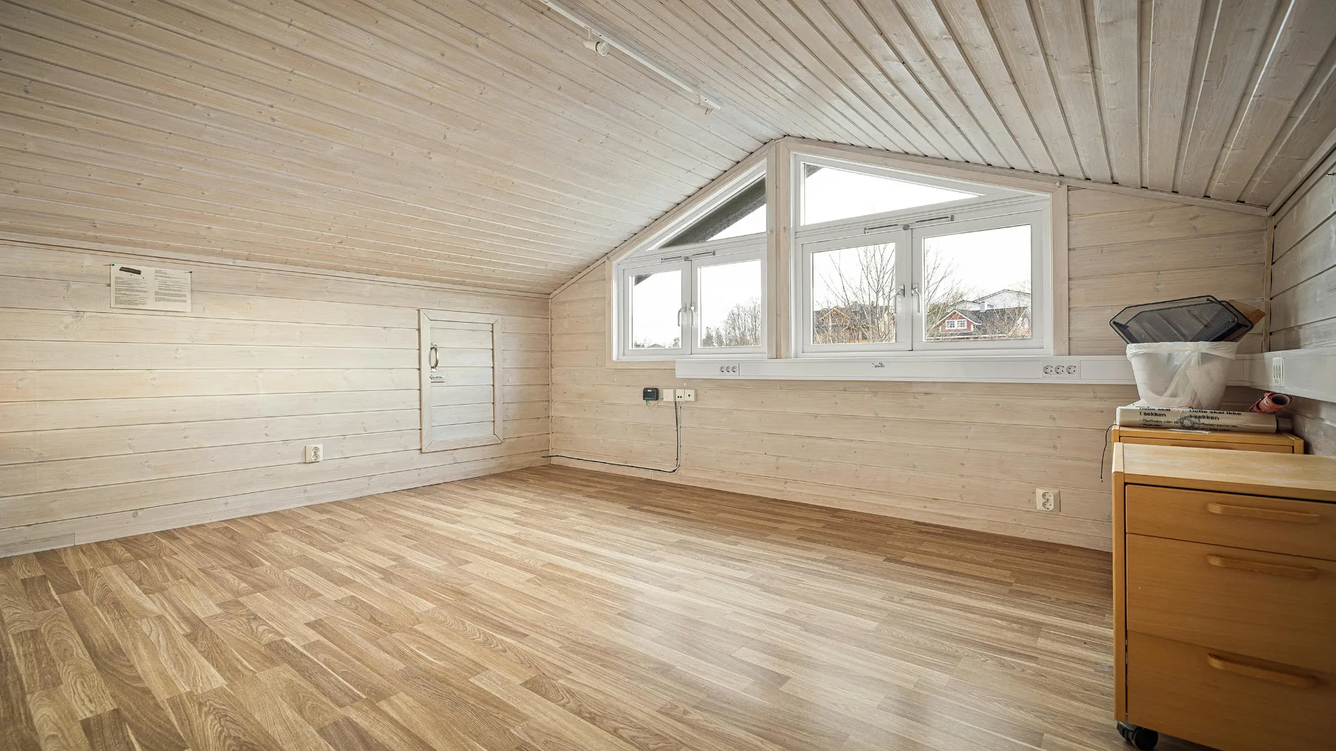 Estrichraeumung Winterthur Video - Professionelle Entrümpelung vom Estrich